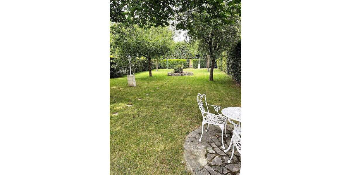 Wohnen und Arbeiten: Stilvolles Mehrfamilien- und Geschäftshaus mit großem Garten. 1 zimmer