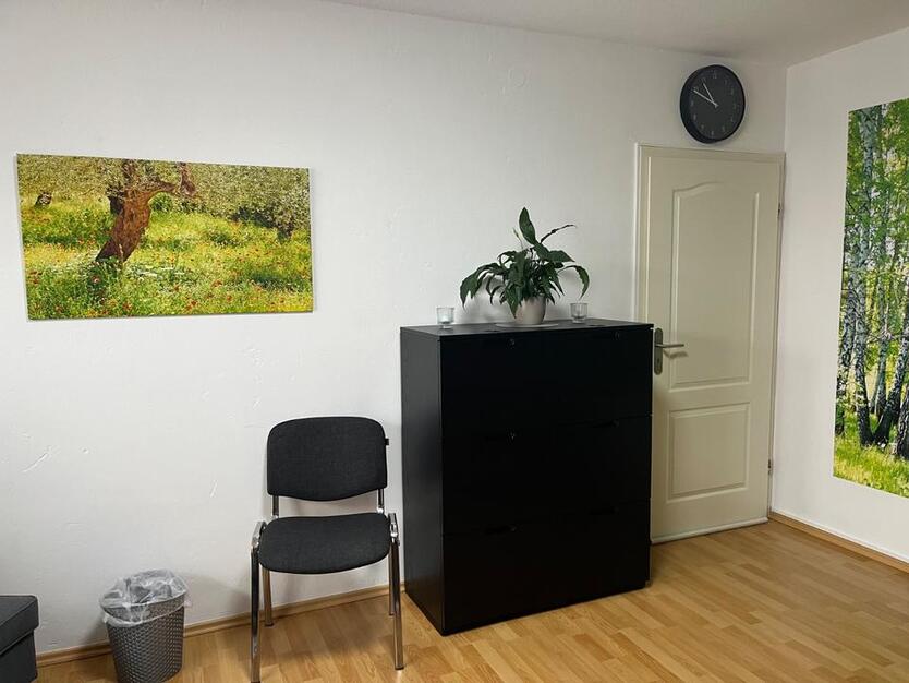 Büro- Gesprächs- Praxis- Raum möbliert zur Untermiete zimmer