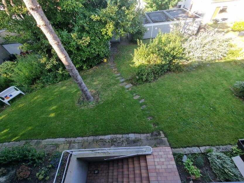 Wohnhaus mit aktuell zwei Wohnungen, einem Gästezimmer und Keller zimmer