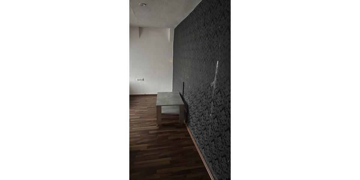 Zentrale Dachgeschoss Wohnung zu Vermieten-WG geeignet 3 zimmer