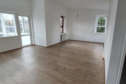 Nur mit WBS: Lichtdurchflutet & großzügig: 2-Zimmer-Wohnung mit Wintergarten zimmer