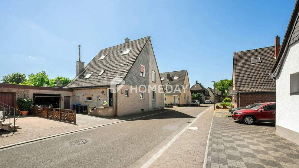 Viel Raum, Charme & Möglichkeiten - DHH mit Pool, möglicher Einliegerwohnung & großer Garage 7 zimmer