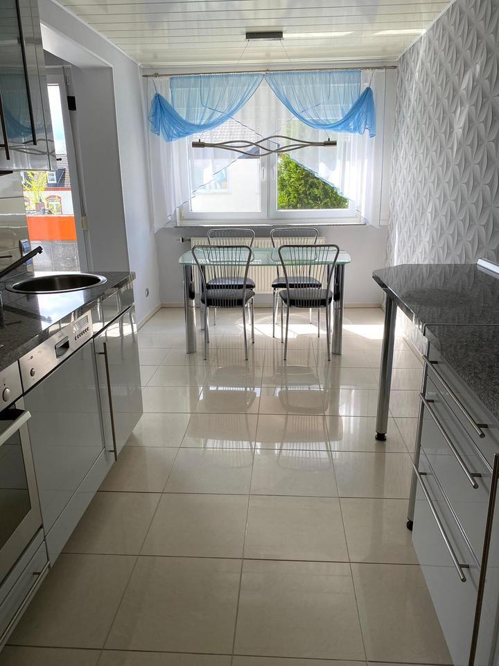 Luxuriöse Wohnung Eigentumswohnung m. Balkon & Garage + Parkplatz zimmer