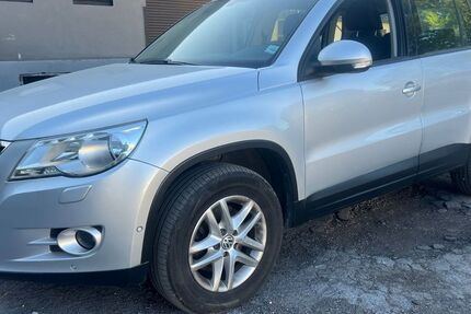 VW Tiguan 246.000 km 4.950 &euro; Oberhausen 46045