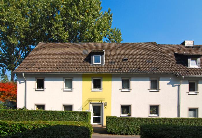 Bezugsfertige 2,5 Zimmer mit neuem Laminatboden und modernem Wannenbad