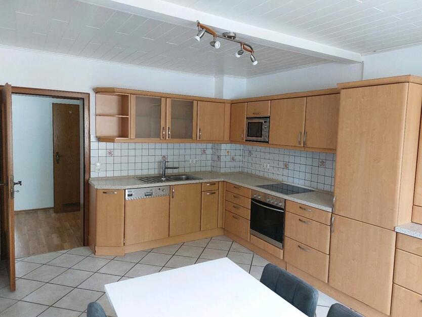 2 Zimmer Wohnung mit Einbauküche zimmer