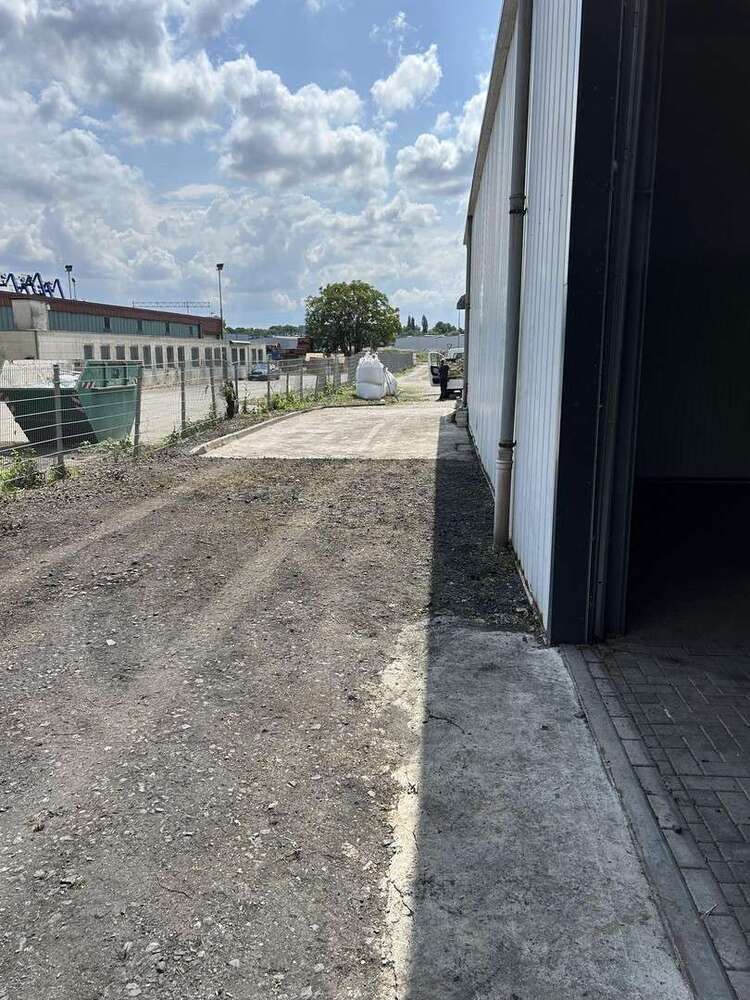 Halle in Lünen 2.400 €