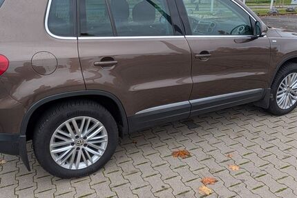 VW Tiguan 63.900 km 15.550 € Oberhausen 46119