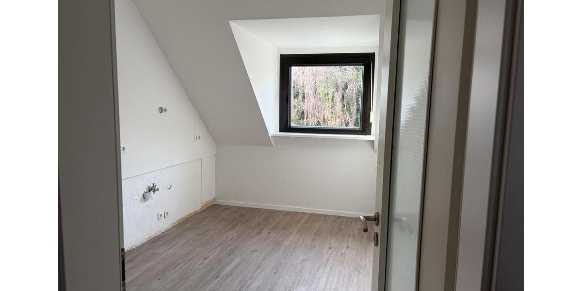 Dachgeschoßwohnung Oberhausen Rothebusch - 3.5 Zimmer, 80 m&sup2;, 640&euro; | Angebot:24641492