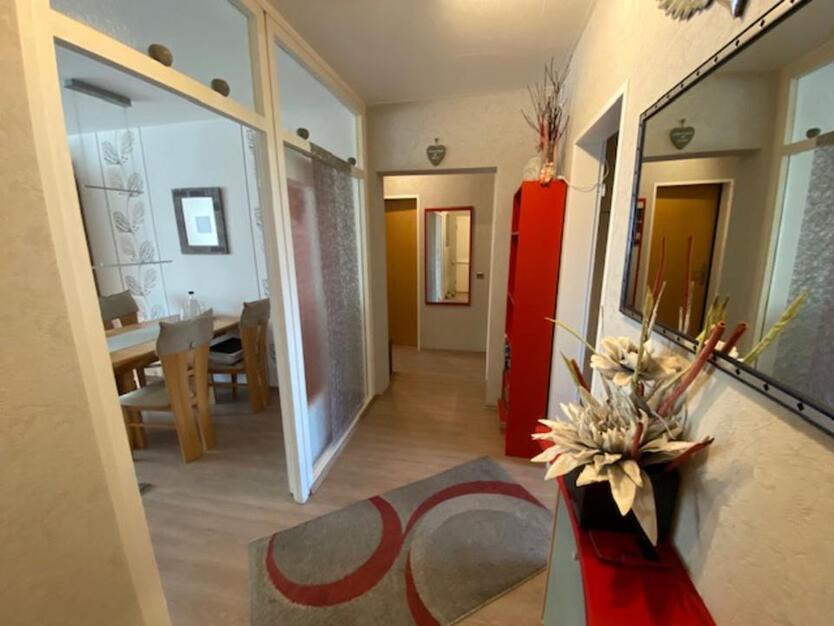 Gepflegte Eigentumswohnung mit Balkon und Einbauküche zimmer