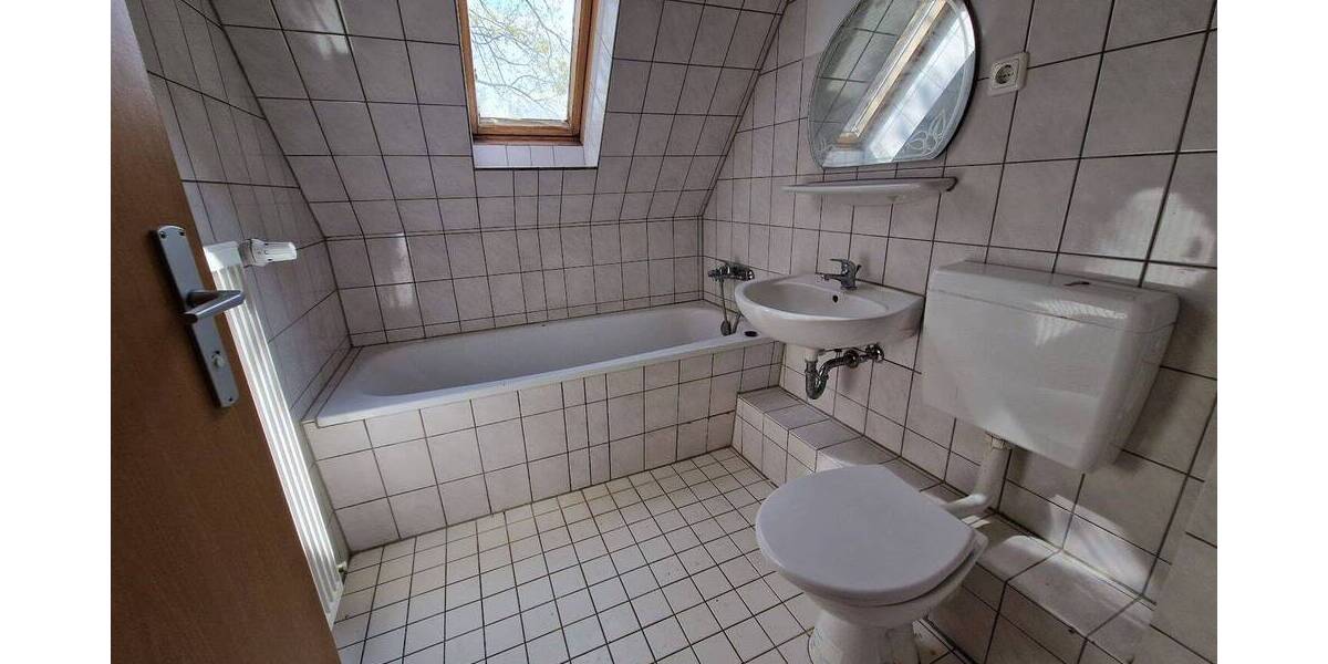 So gemütlich - schöne 2-Zimmer-Wohnung im Dachgeschoss, 1 Nettokaltmiete frei (2. Monat) 2 zimmer