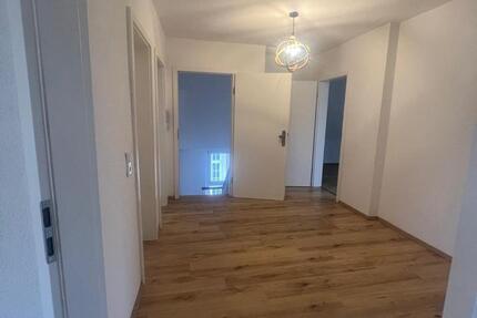 Modernisierte DG-Whg (3 Zimmer + Küche) - Top-Lage von BO-Weitmar
