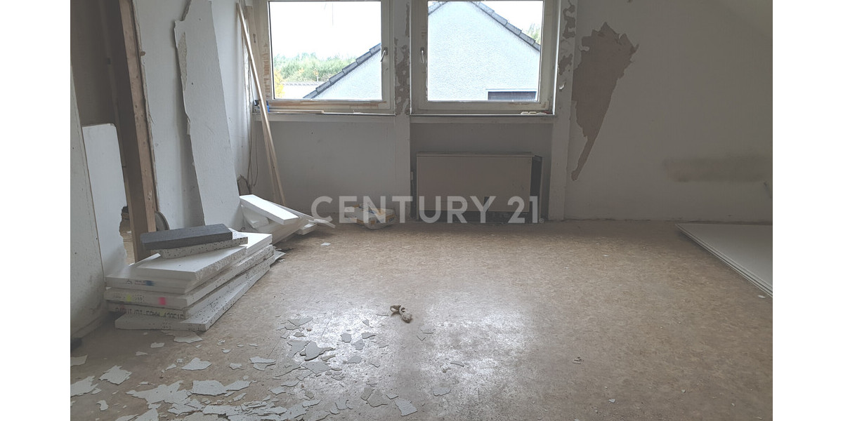 *Renovierungsobjekt* - Kapitalanlage mit Potenzial: Dachgeschosswohnung in begehrter Wohngegend 2 zimmer