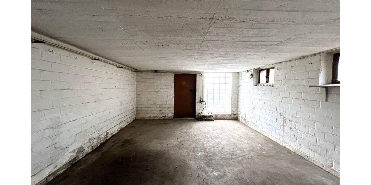 Doppelhaushälfte mit 5 Zi. + Garage auf weitläufigem Gartengrundstück in Dortmund Brackel 5 zimmer