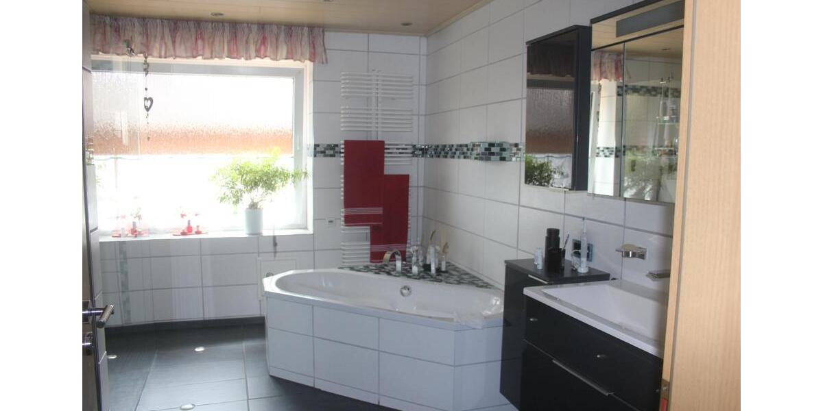 Erdgeschoßwohnung Gelsenkirchen Erle - 5 Zimmer, 180 m&sup2;, 229.000&euro; | Angebot:27002739