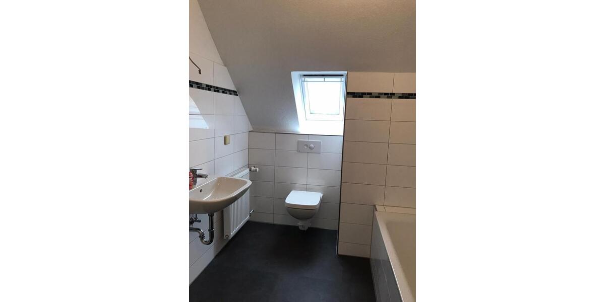 Dachgeschoßwohnung Bochum Höntrop - 4.5 Zimmer, 135 m&sup2;, 945&euro; | Angebot:24740012