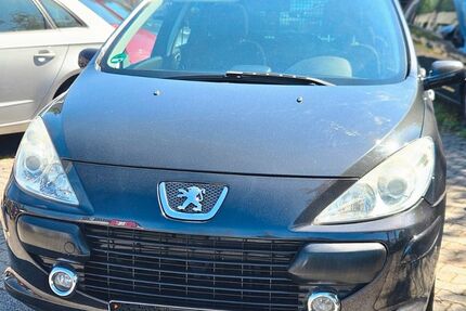Peugeot 307 156.413 km 3.399 &euro; Essen 45356