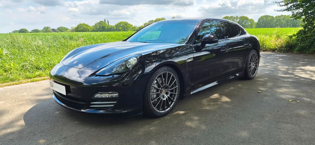 Porsche Panamera 177.082 km 24.100 &euro; Marl 45770