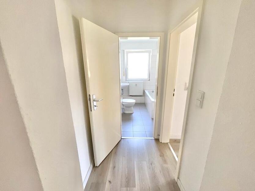 Schöne Erdgeschosswohnungwohnung mit 3 Zimmern und Balkon zimmer