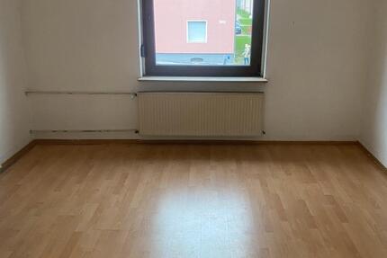 Renovierungsbedürftige Wohnung zu vermieten! 100 5 zimmer