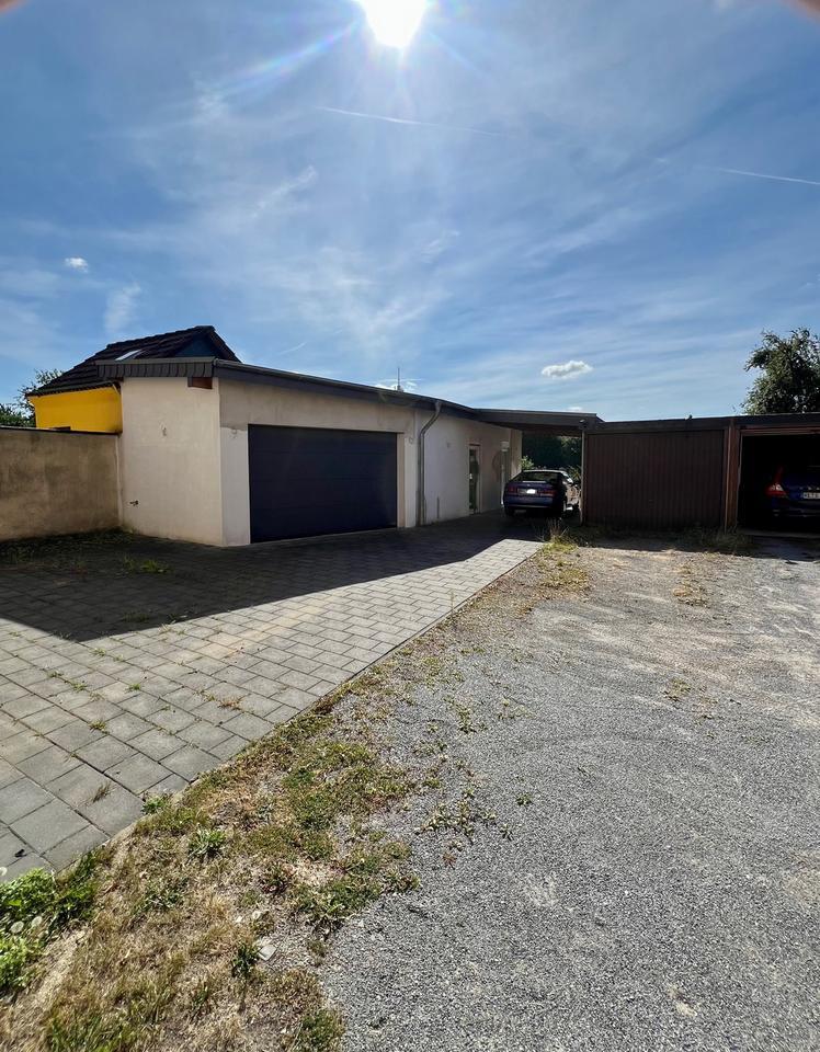 Top gepflegte Doppelhaushälfte mit ausgebautem Dachboden & Keller zimmer